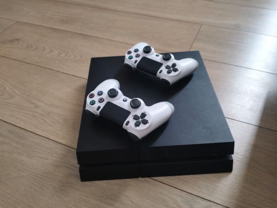Продается Ps 4 б/у
