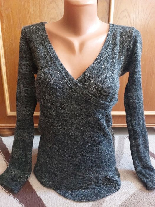 Pulover nou cu bust petrecut, din lana fina  si fir metalic argintiu