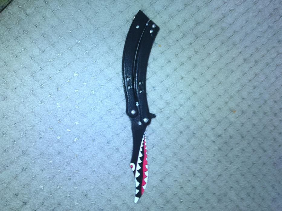 Vând Cuțit cu urme mici de uzura