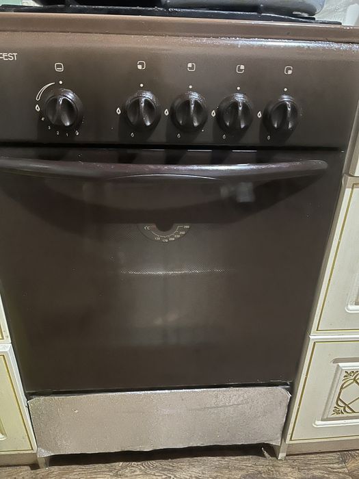 Газовая плита коричнев