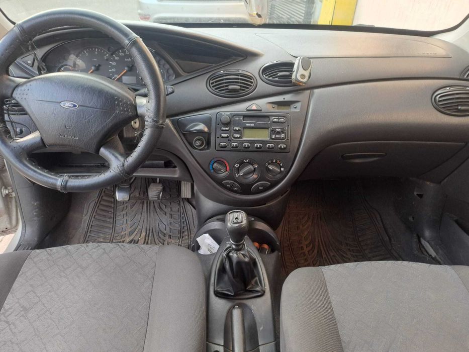 Vand sau dezmembrez ford focus 2001 diesel
