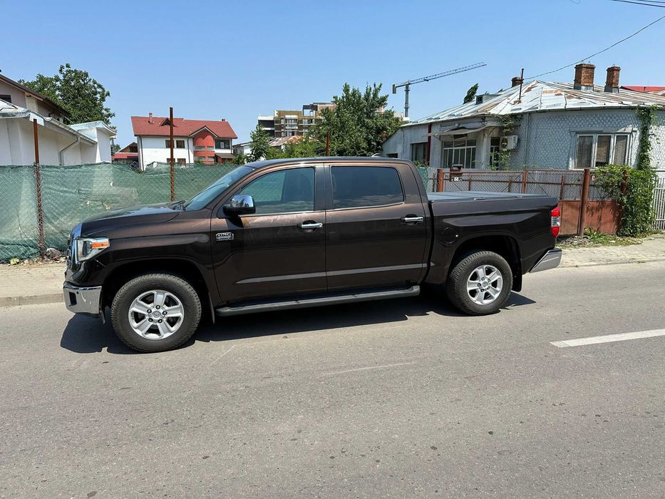 Vând Toyota Tundra autoutilitară