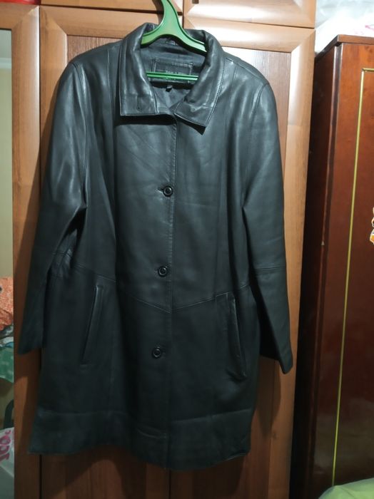 Продам женский кожаный плащ