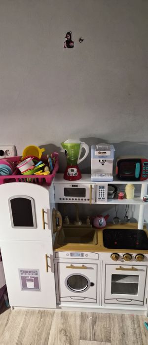 Детская деревянная кухня .