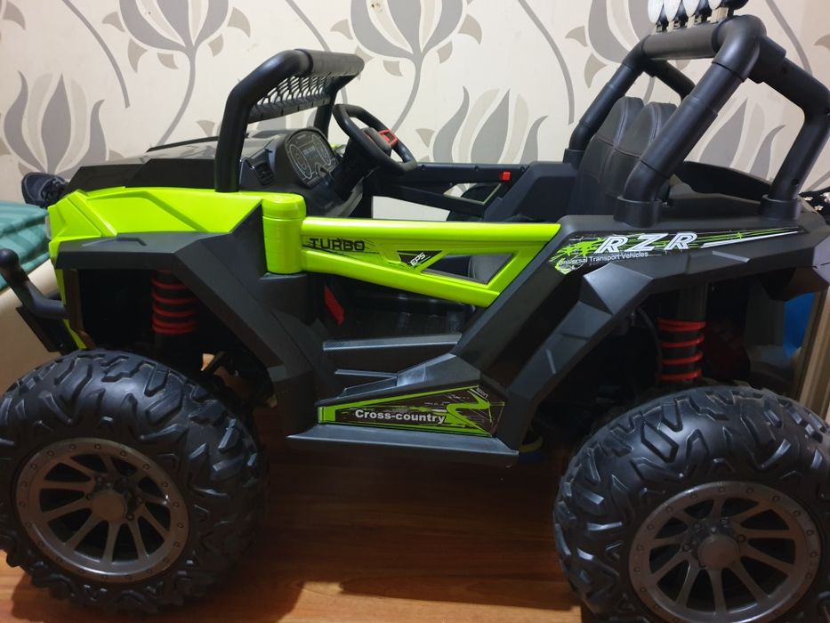 Vand masina electrica 4x4 cu telecomanda