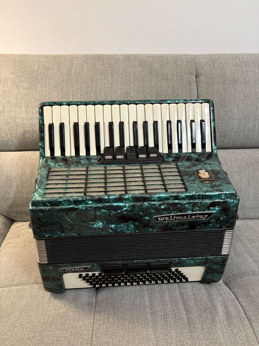Acordeon Weltmeister Stella cu 80 de basi