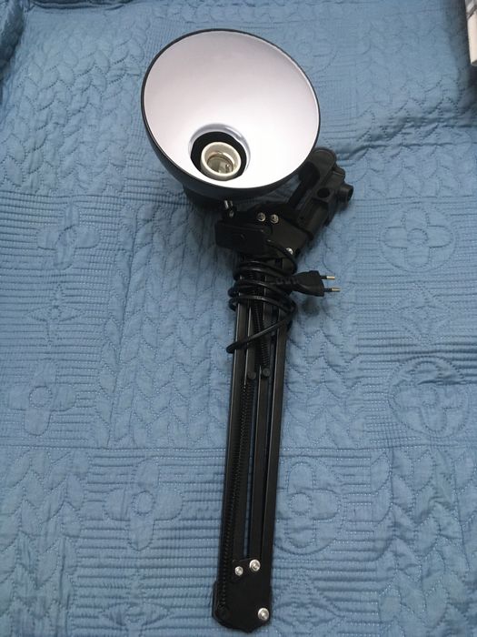 Продам Настольная лампа новый