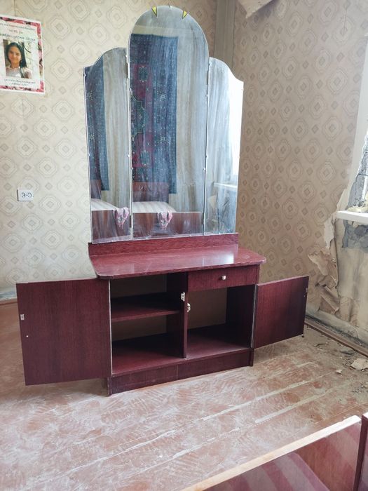 Продаётся трюмо.