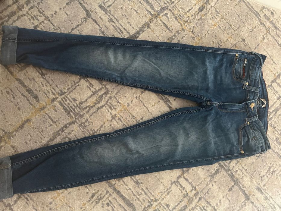 Tommy Hilfiger дамски дънки skinny и тениска