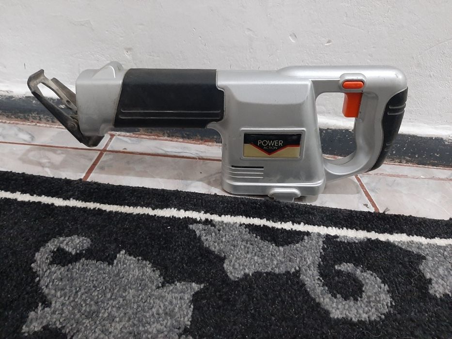 Vând fierăstrău cu acumulator