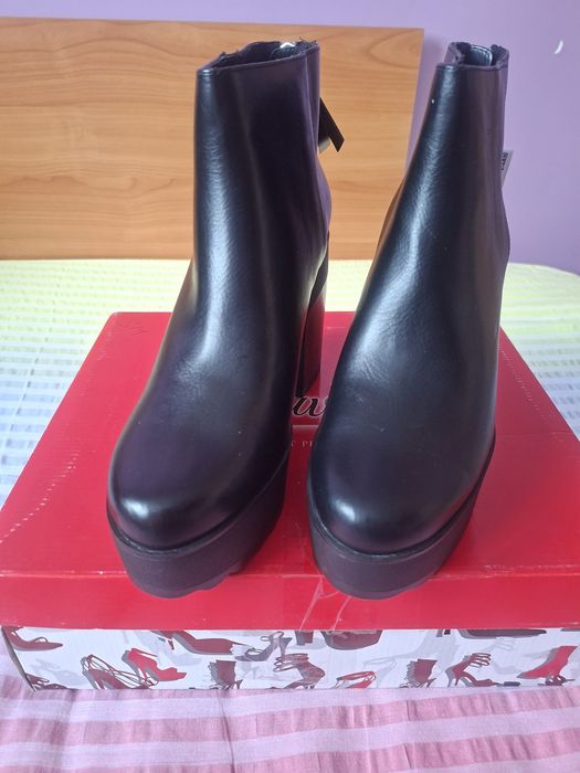 Vând Ghete Damă Bershka Piele Naturala Mărimea 38 Noi