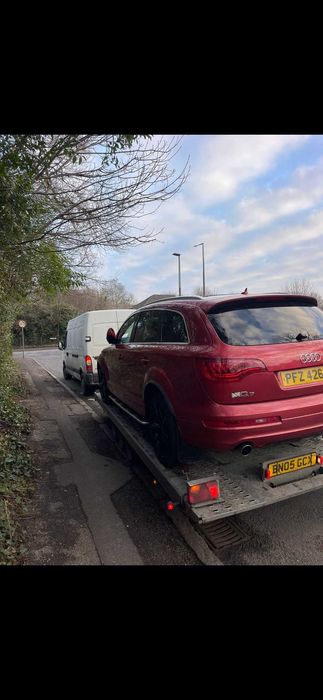 Audi q7 части , Червен