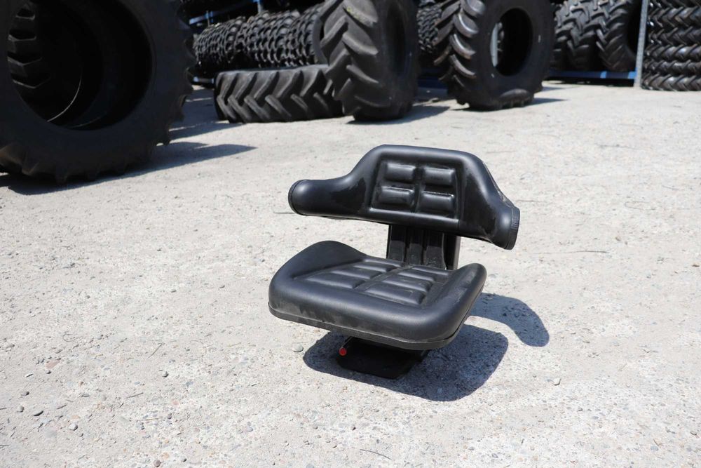 Scaun Universal cu triplu reglaj si amortizor pentru Tractor Fendt