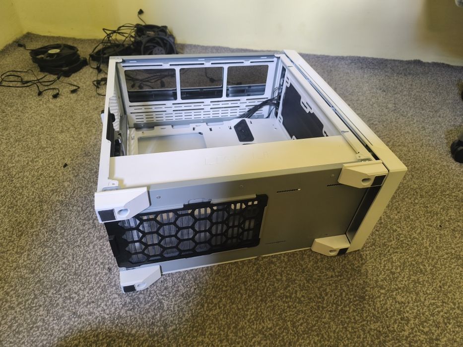 Lianli lancool one carcasa gaming pc