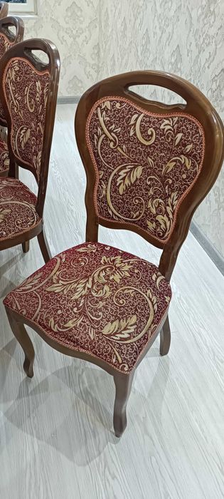 Стол и стулья на 12 персон