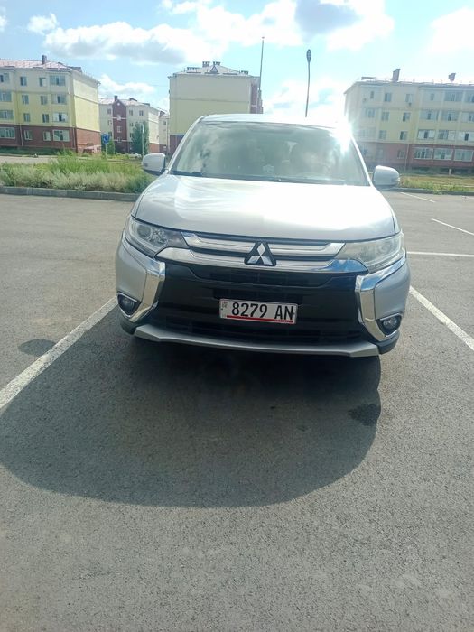 Mitsubishi outlander 2017 г.