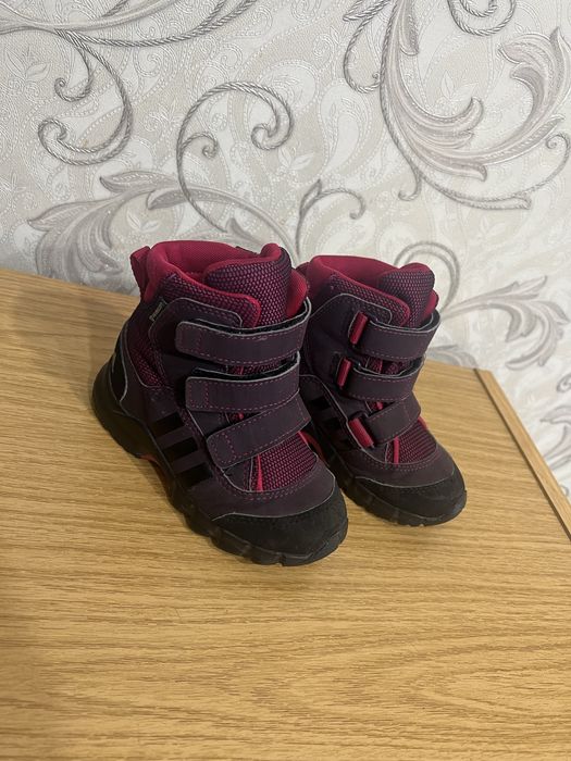 Продам оригинальные Красовки adidas