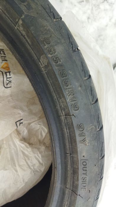 Резина летняя 235/35/19