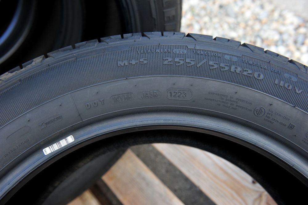 4anvelope NOI 255 55 20 Good Year -Wrangler