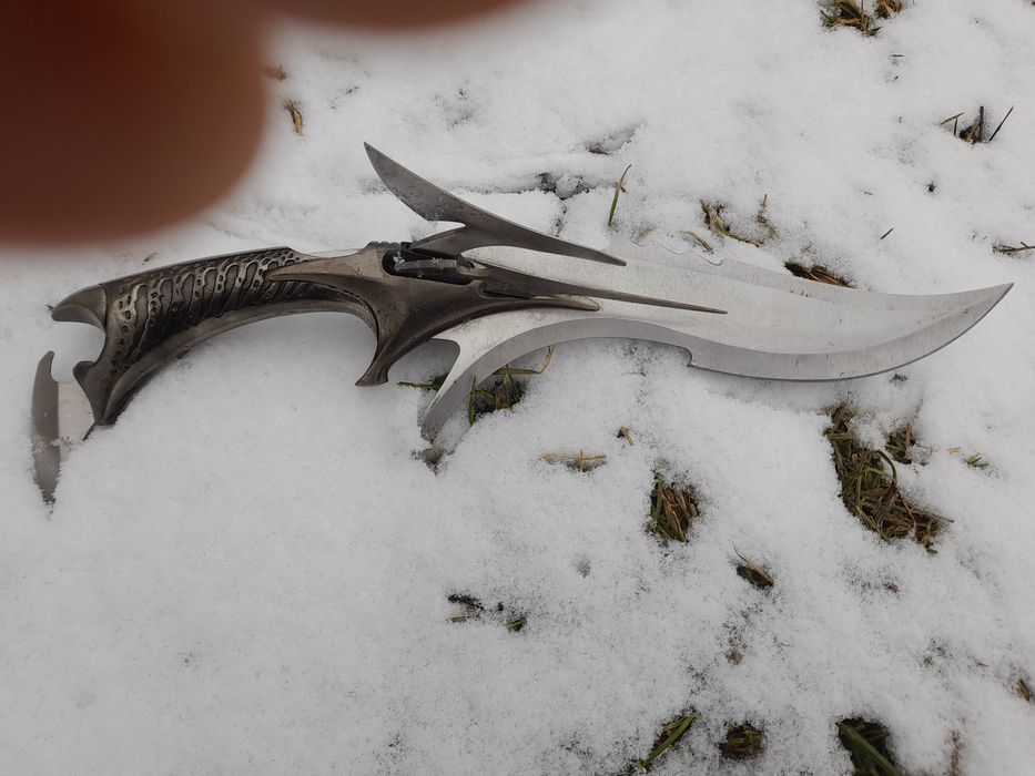 Vând cuțit de colectie