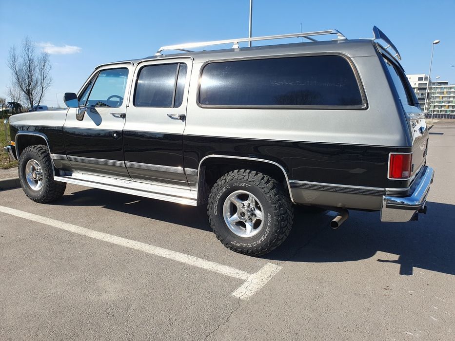 Chevrolet Suburban V2500, motor Corvette  V8 5,7L