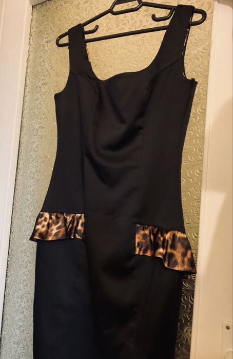 Rochie neagra midi