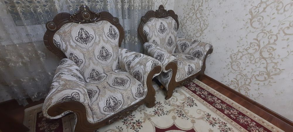 Два дивана и два кресла