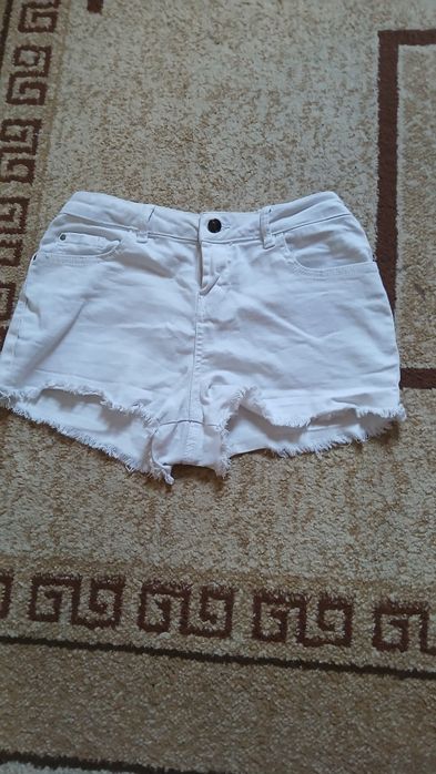 Pantaloni de blugi scurți