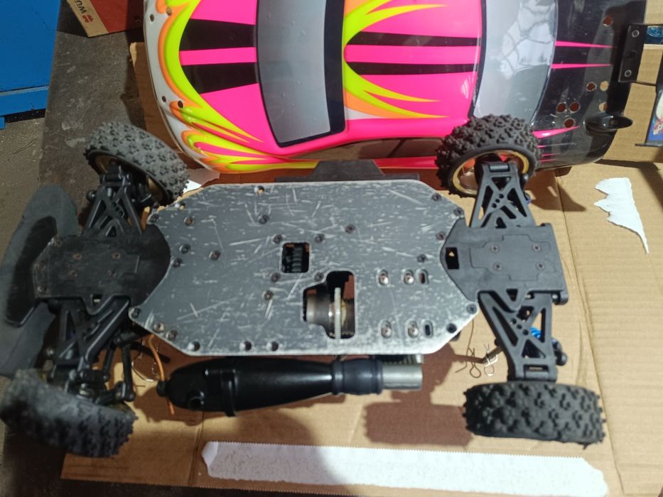 RC Thunder tiger tomahawk 1/10 4х4 nitro Onroad