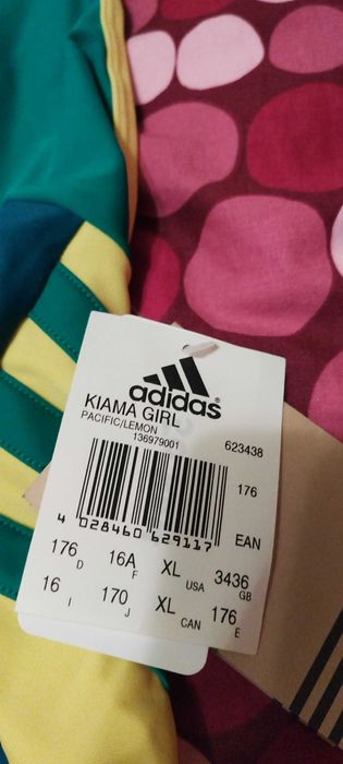 Costum de baie intreg cu spatele decupat, verde si galben de la: Adidas. Nou, cu eticheta!