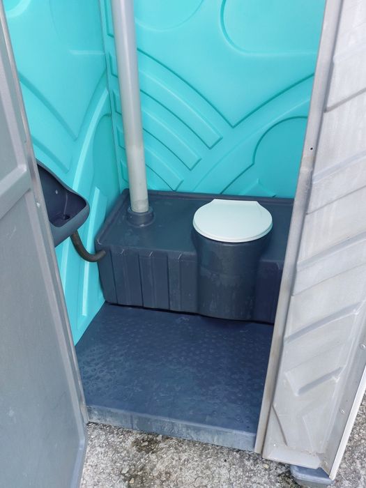 Преносими химически тоалетни