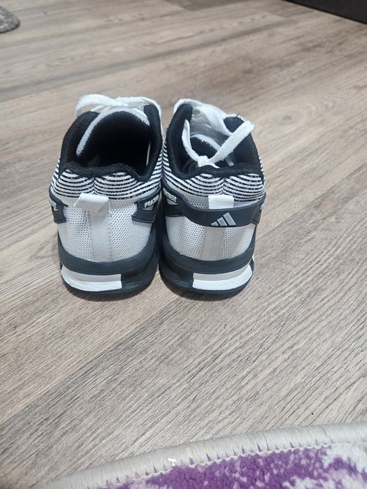 Кроссовки в хорошем состоянии