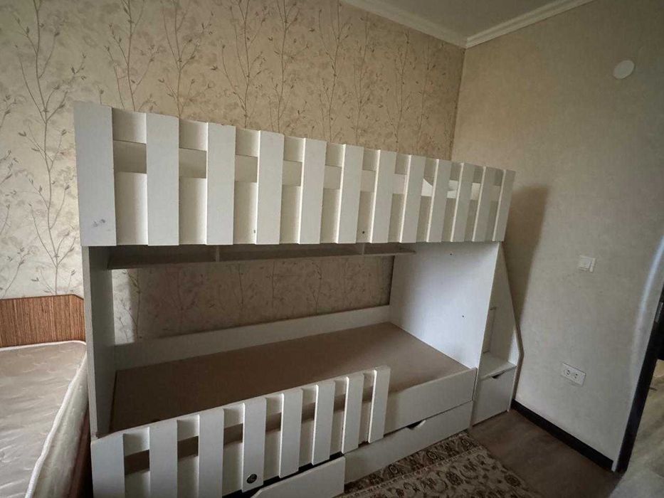 двухъярусная кровать