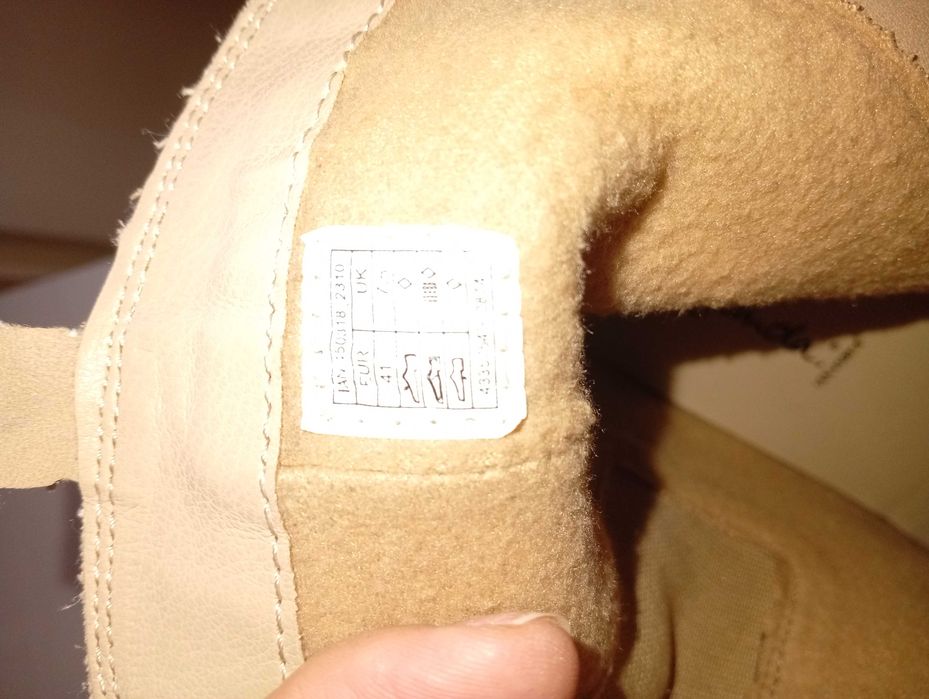 Дамски боти от изкуствен велур, 41 номер. Светло бежави. Нови.