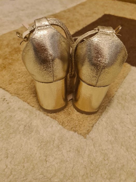 Pantofi cu toc mic, Botinelli