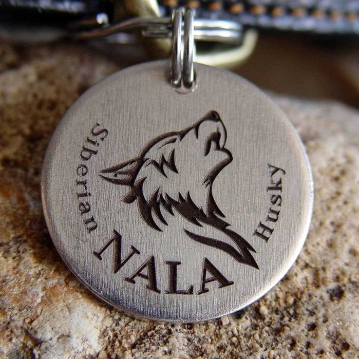 Парные гравировка изделий браслетов. кулонов