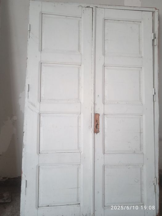 Продам двери из доски.