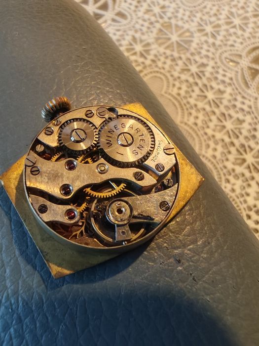 Продавам златен часовник 9к