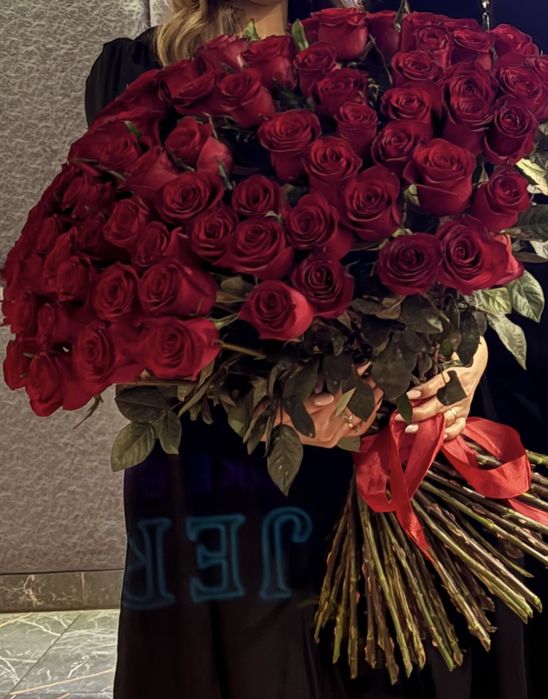 Продается 101 роза свежие ,торг есть!!