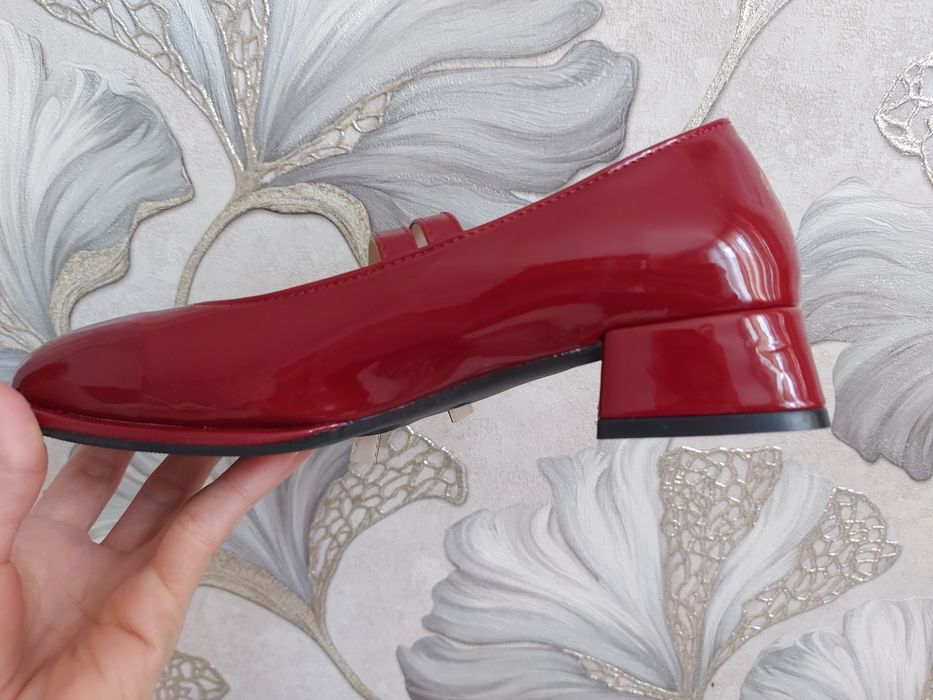 Новые туфельки. Бордового цвета.