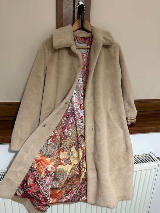 Palton blana sintetica Guess