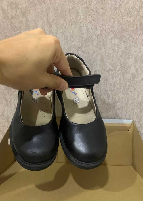 Продаются черные туфли