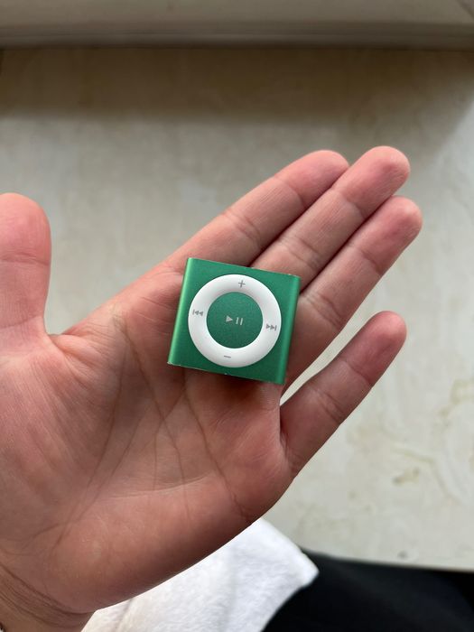 продам iPod shuffle