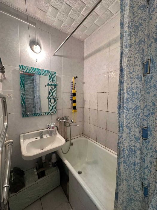 Продаётся 2-комнатная 103-серии. КАЛДАЯКОВА - №45 гиназия. Этаж: 5/5