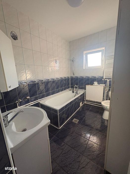 Casa | Sisesti| etaj 1| curte | parcare in curte| partial mobilata