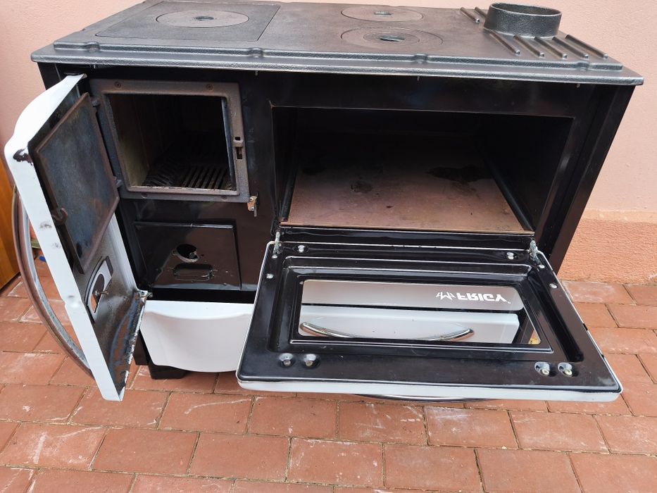 Sobă de gătit 7kw, plită fontă,lemne,3 ochiuri, cuptor mare,focar mare,stare foarte bună, puțin utilizată