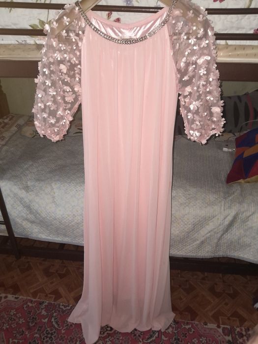 Нарядные женские платья