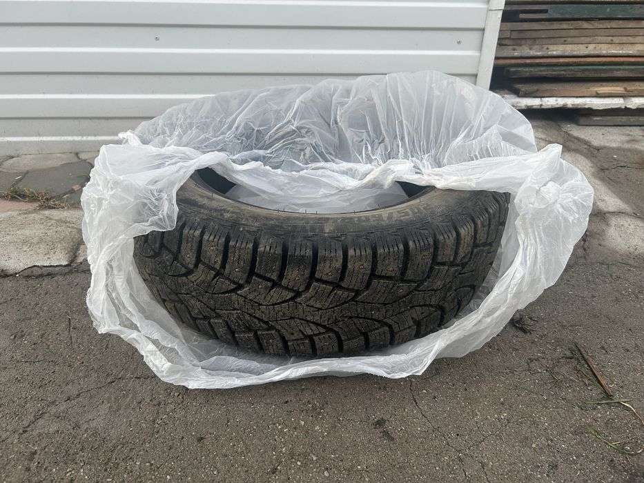 Продам комплект зимних шин