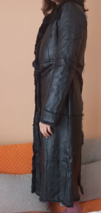 Италианско дамско  чено кожено дълго палто  S