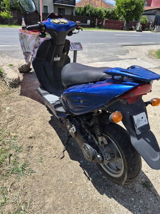 Scuter de 80cc în 4 timpi